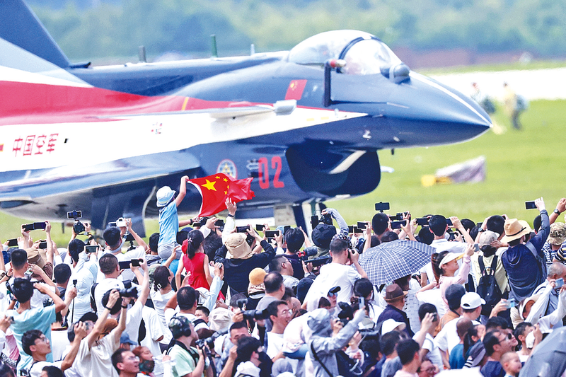 草比大鸡巴长春航空展迎来首个公众日